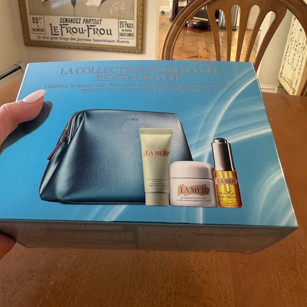 New: LA MER Cosmetic Travel Bag Metallic Blue w/ Silver Hardware